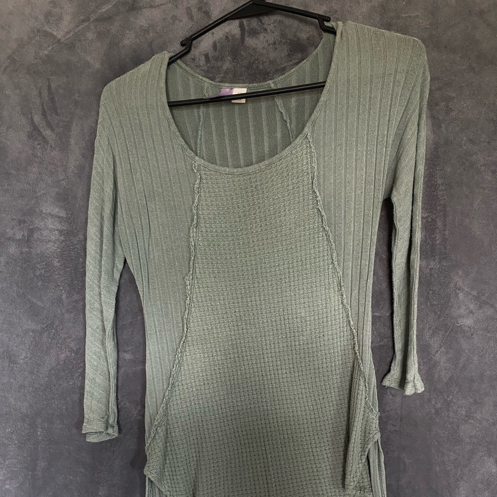 Francesca’s high-low stretch shirt size XS